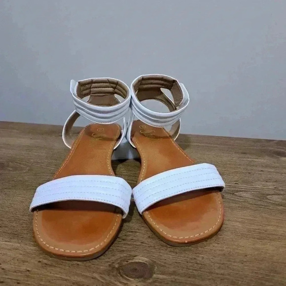 ❤️ White M Shein Faux Leather Sandals - Picture 3 of 9